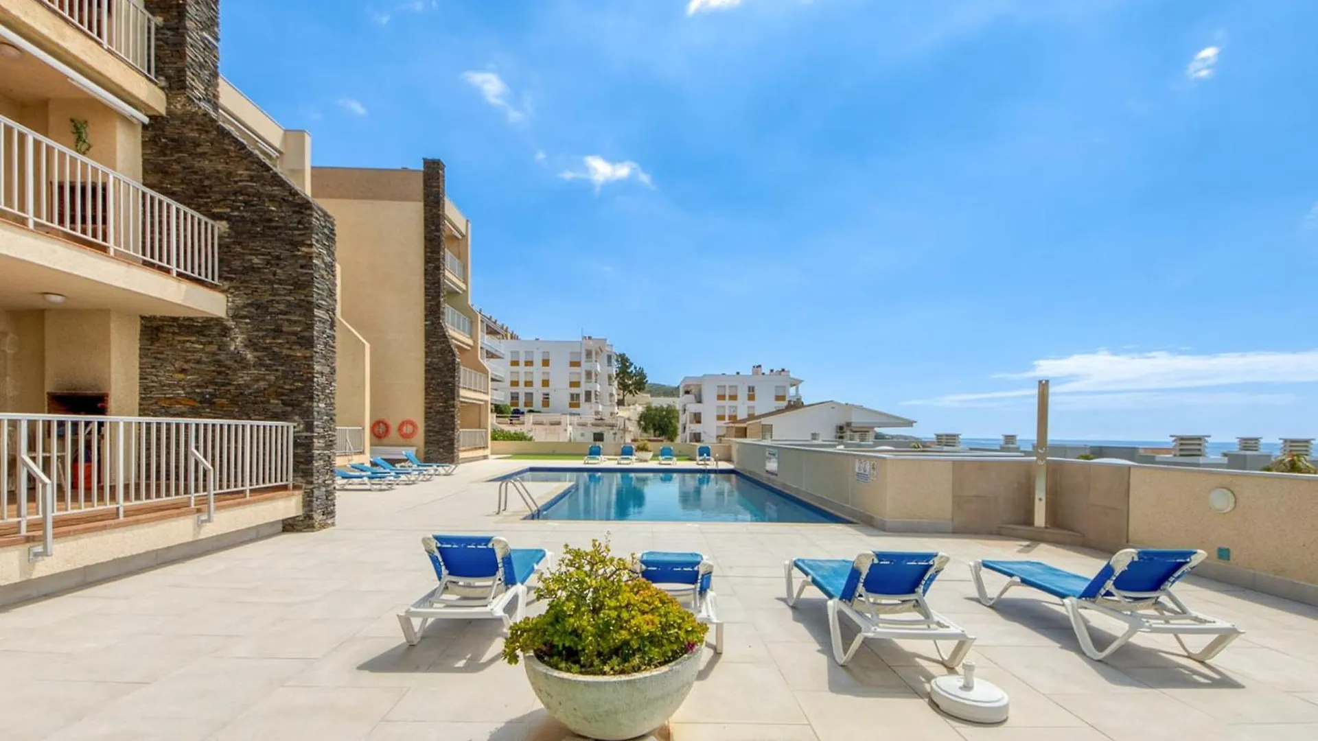 Posh Apartment In Roses Centro