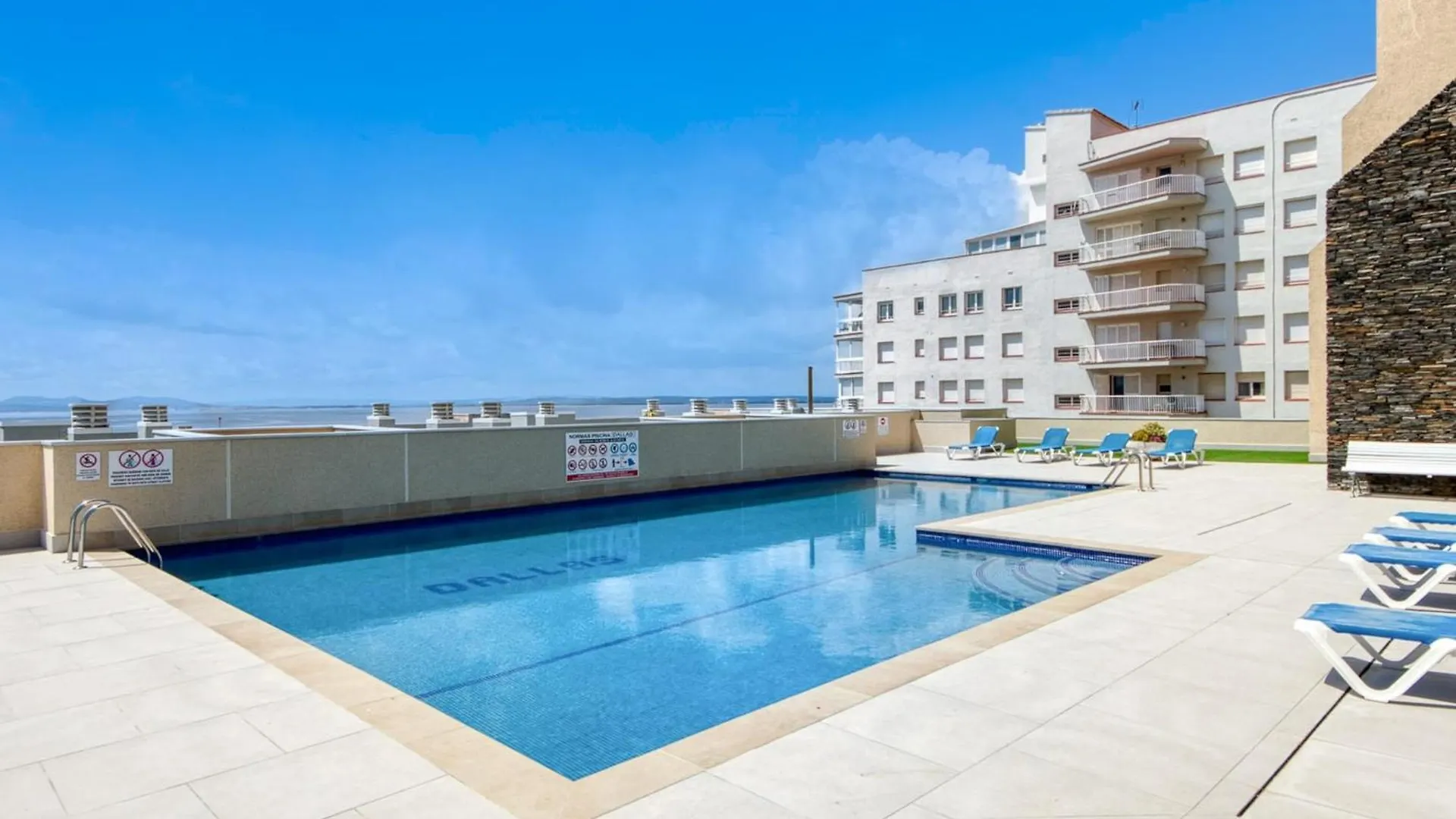 Posh Apartment In Roses Centro